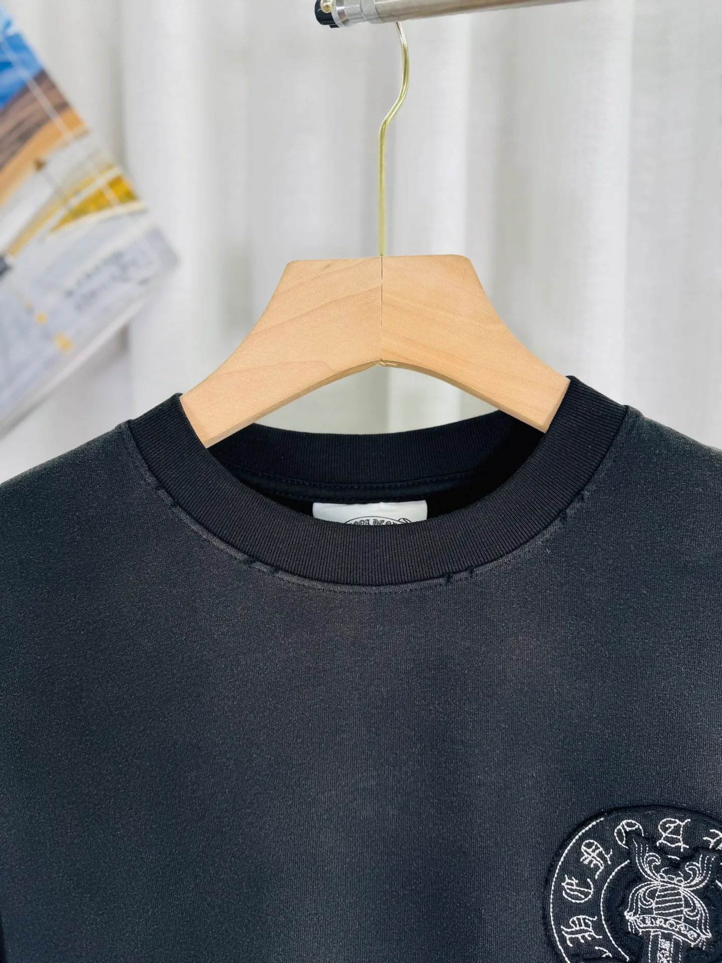 P250 ch high version Chrome Hearts 2025 new autumn and winter cross patch washed spray horse slip long-sleeved T-shirt, fabric: 26 double yarns, 320 grams weight, patch embroidery, heavy wash water ➕ fried color + spray horse slip printing process: patch embroidery, secondary color spray horse slip process Color: black white Size: S M L XL Style number: 5185